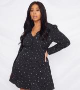 Missguided Plus - Tea-kjole med lange ærmer i sort dalmatiner
