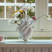 SELETTI Love in Bloom-vase, hvid, hjerteformet, porcelæn