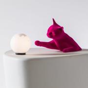 Karman bordlampe Maoo, keramik fuchsia, glas, kattefigur