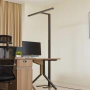 Arcchio LED-gulvlampe til kontor Jolinda, T-form, sort, 4.000 K