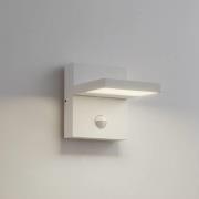 Lucande udendørs LED-væglampe Silvan, hvid, sensor, IP54, 16 cm