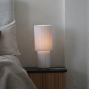 Markslöjd bordlampe Catis, hvid, 45 cm høj, tekstil, E27