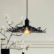 Dyberg Larsen Hængelampe Flora, sort mat, Ø 40 cm Metal