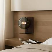 Lucande væglampe Veloura, højde 30 cm, glas, træ, USB