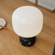 GEJST LED-batteridrevet bordlampe Meemo, sort marmor, glas, USB