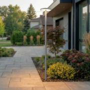 Lucande LED-udendørslampe Akito, grå, højde 260 cm, IP54