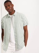 Selected Homme Slhregnew-Linen Shirt Ss Classic Kortærmede skjorter De...
