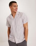 Les Deux Lawson Stripe SS Shirt Stribede skjorter Ternet/Stribet