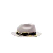 Stilfuld Grå Foulard Hat med Skull Bead og Fjer