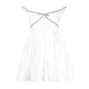 Hvid kjole med diamantbesætning