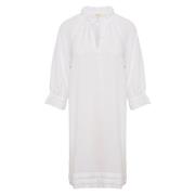 Stilfuld hvid kjole til daglig brug