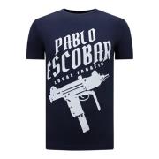 Pablo Escobar Uzi Print Herre T-shirt