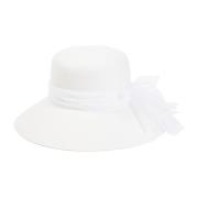 Hvid uldfilt hat med bue