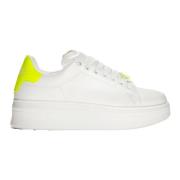 Hvide og gule fluorescerende sneakers