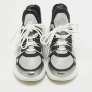 Pre-owned Canvas sneakers