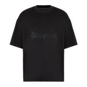 Sort T-shirt med frontlogo-applikation