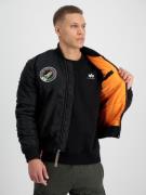 ALPHA INDUSTRIES Overgangsjakke 'NASA'  lyseblå / lyselilla / rød / so...