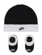 Nike Futura Hat And Booties Set Nike Black