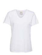 08 The Vtee My Essential Wardrobe White