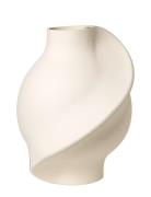 Ceramic Pirout Vase #01 LOUISE ROE White