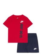 Nkb B Nsw Gfx Ft Short Set Nike Red