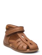 Starters™ Drops Velcro Sandal Pom Pom Brown