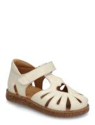 Sandals - Flat - Closed Toe ANGULUS White