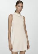 MANGO Knitted Perkins Neck Dress Kvinde Light Beige Korte Kjoler Str L...