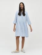 mbyM Albanam Kvinde Blue Fjord Stripe Midi Kjoler Str L - hos Magasin