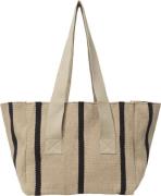 ferm LIVING Yard Picnic Bag Sand/black ACCESSORIES - Shoppere hos Maga...