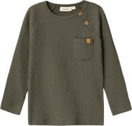 Lil' Atelier Nmmrajo MUB LS Slim TOP LIL Str 92 - Kalamata Toppe hos M...