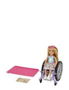 Chelsea Wheelchair Doll Toys Dolls & Accessories Dolls Multi/patterned...