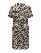 Carnova Life Ss V-Neck Blk Dress Knælang Kjole Cream ONLY Carmakoma