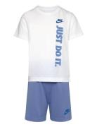 Nkb B Nsw Gfx Ft Short Set Sport Sets With Short-sleeved T-shirt White...