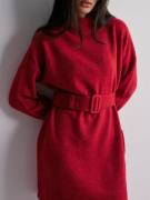Only - Strikkjoler - Chinese Red - Onlbella Ls Belt Dress Ex Knt - Kjo...