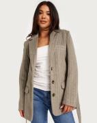 Nelly - Beige - Belted Warm Blazer