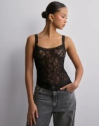 Nelly - Sort - Lace Strap Top