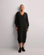 Only - Sort - Onlnew Tessa L/S Midi V Dress Knt N
