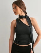 Nelly - Sort - One Shoulder Scarf Top