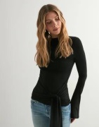 Nelly - Sort - Drape Tie LS Top