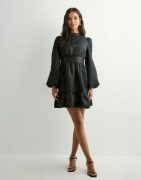 Vero Moda - Sort - Vmsulle New Ls Short Dress Wvn Exp