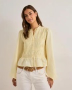 Nelly - Gul - Flirty Smock Blouse