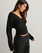 Nelly - Sort - Soft Plunge LS Top
