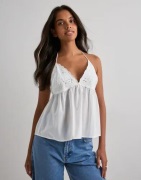 Nelly - Hvid - Embroidered Upper Top