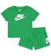 Nike ShortssÃ¦t - T-shirt/Shorts - Stadium Green
