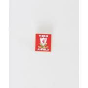 Liverpool Metal Badge This Is Anfield - Rød